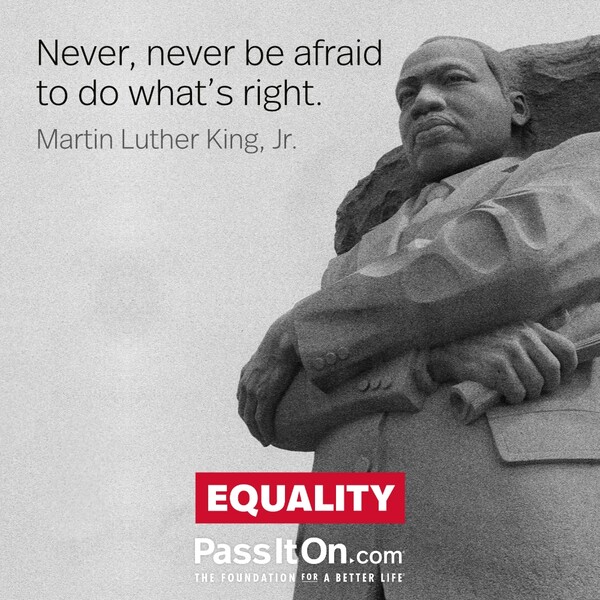 Never, never be afraid to do what's right. #<Author:0x00007f728a2252a0>